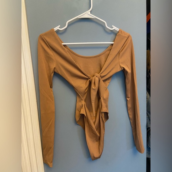 Boohoo Ribbed Long-Sleeve Scoop Neck Bodysuit - Tan - Picture 2 of 3